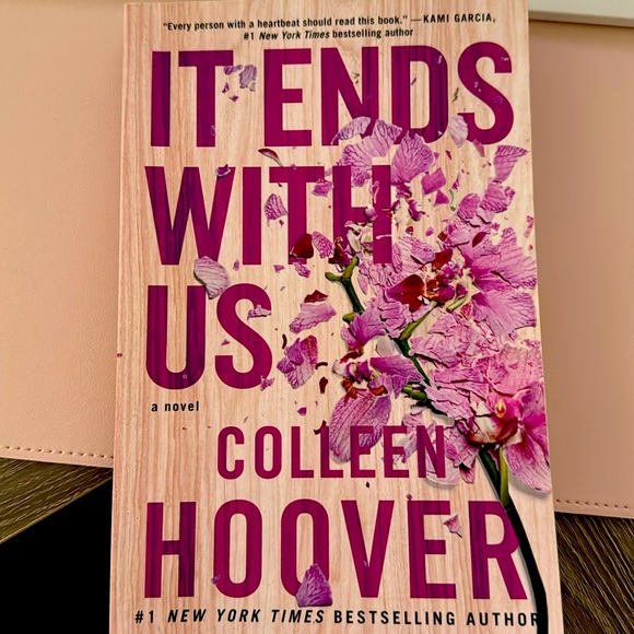 It Ends With Us paperback - Picture 1 of 3